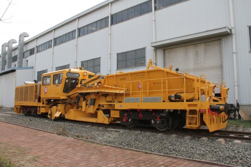 [开云网页版登录入口“智”造]配砟整形车-大型铁路养路机械设备走出国门