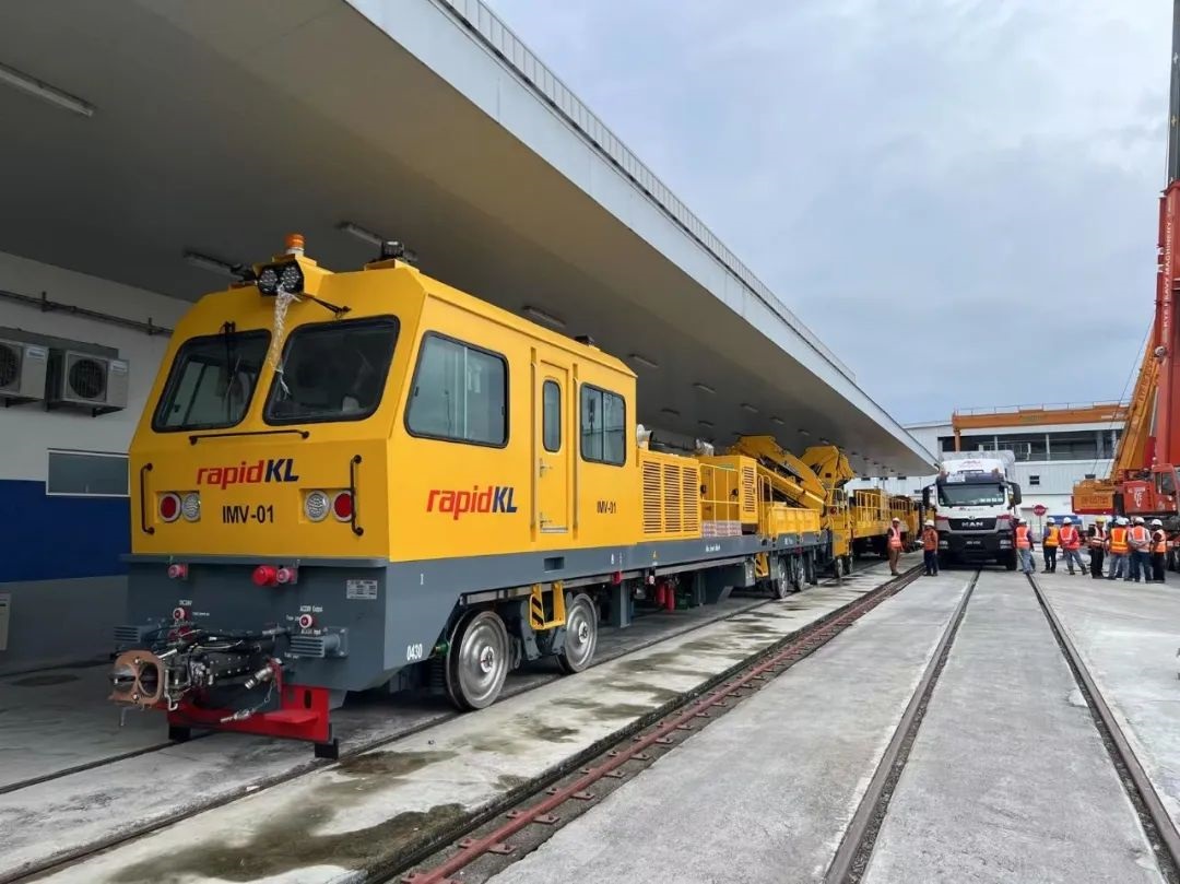 开云网页版登录入口重工马来西亚地铁3号线（LRT-3）项目车辆顺利送抵现场